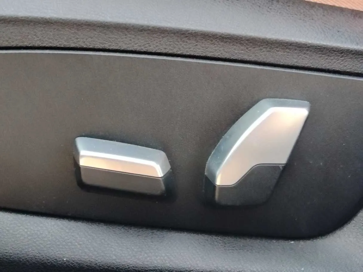 Car image 29