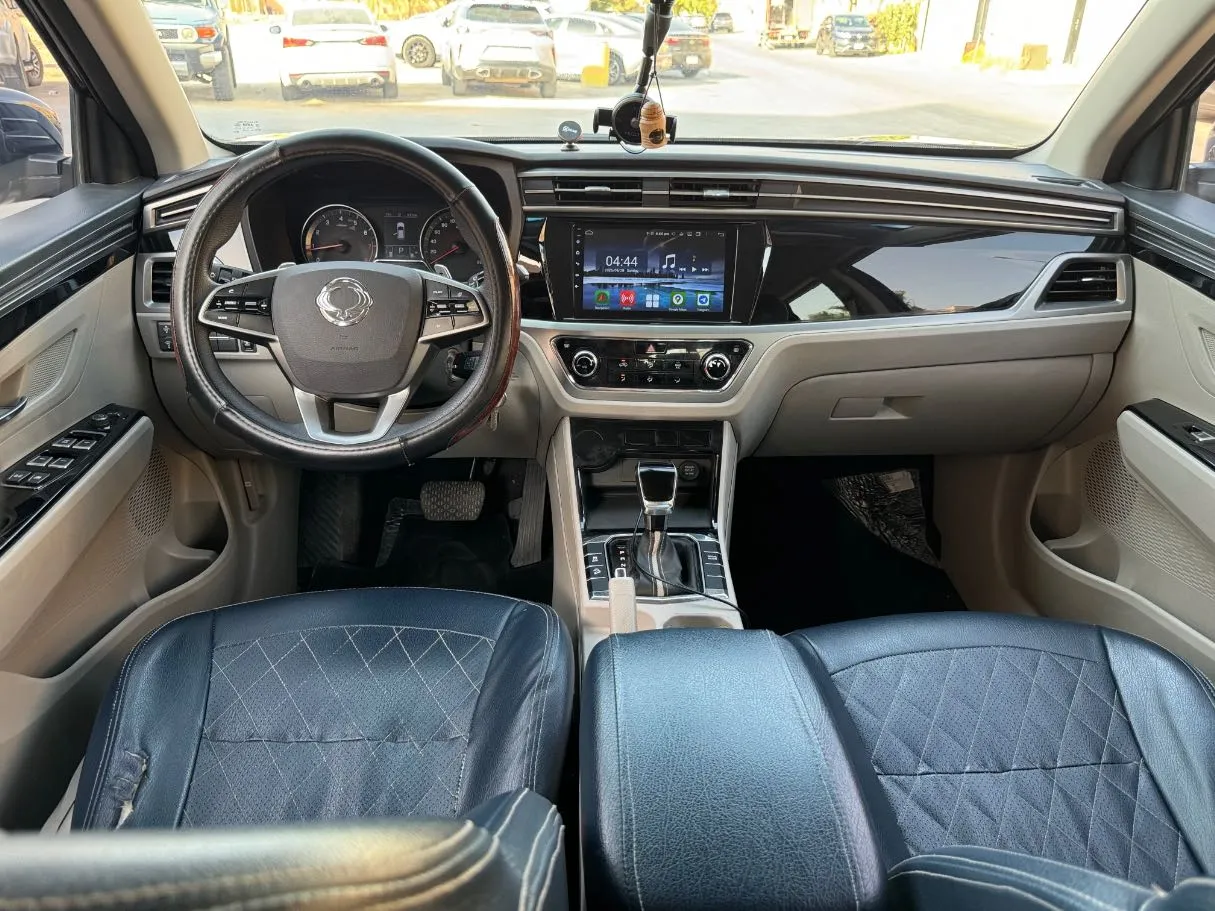 Car image 15