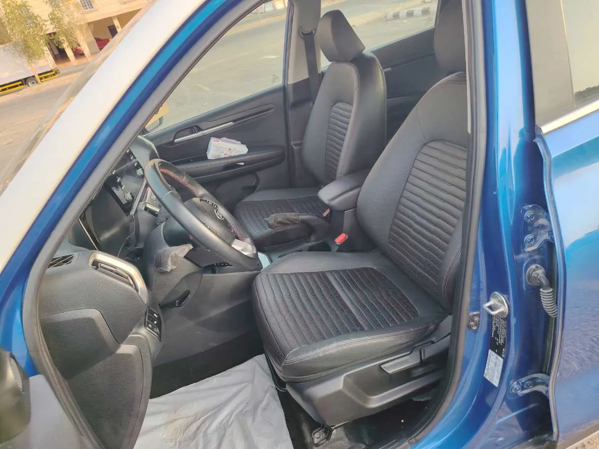Car image 13