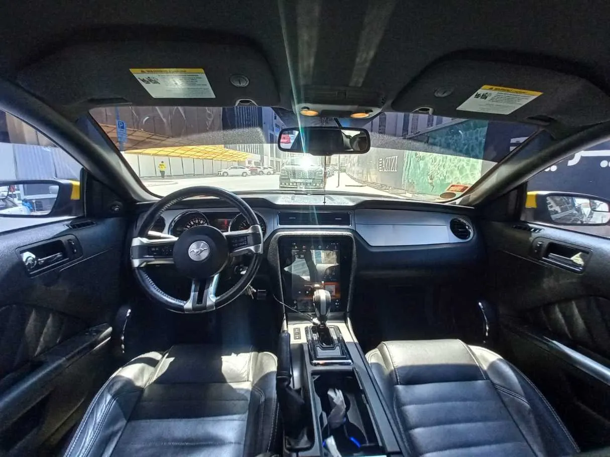 Car image 14