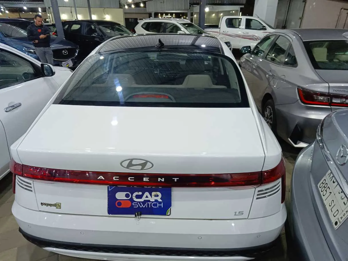 Car image 5