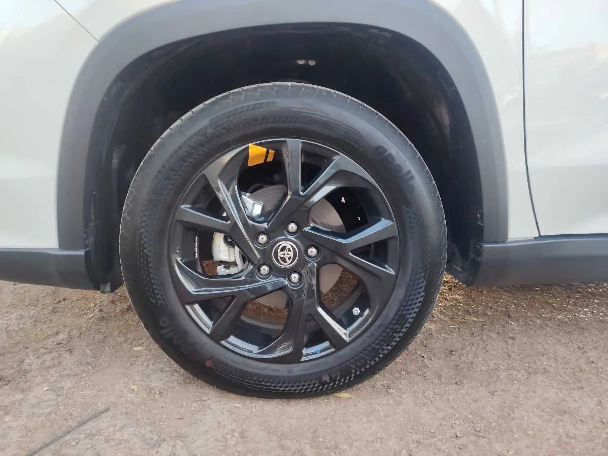 Car image 10