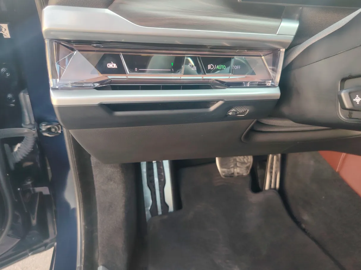 Car image 26