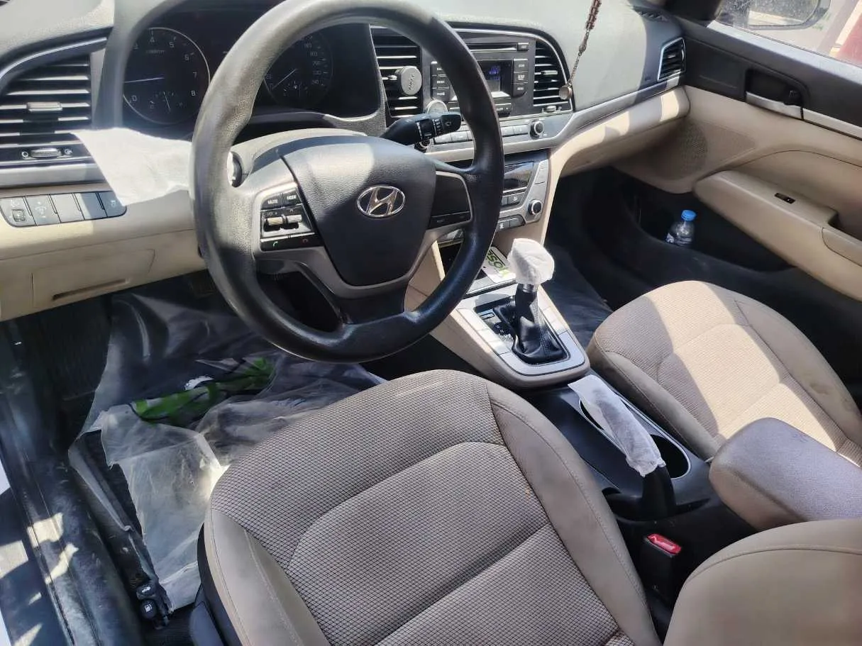 Car image 13