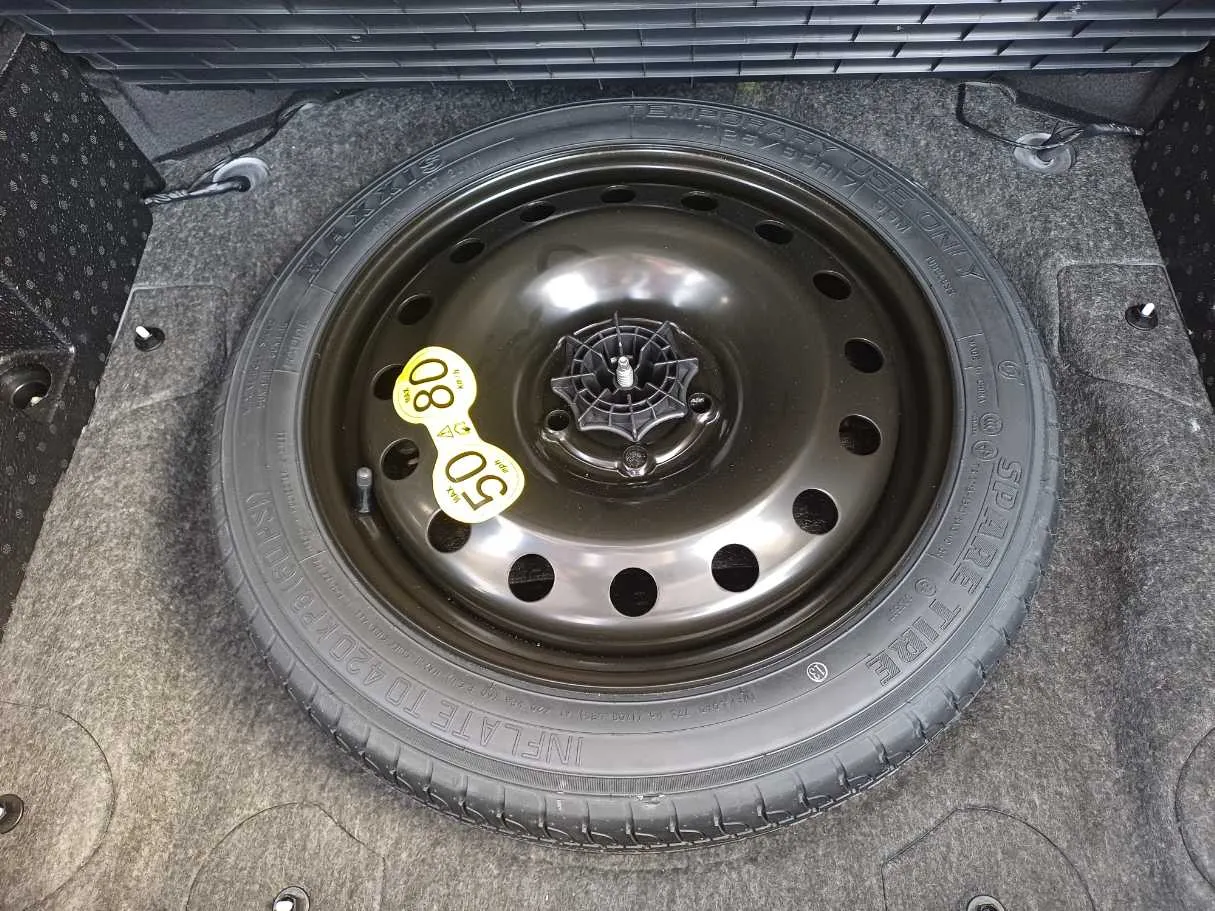 Car image 20