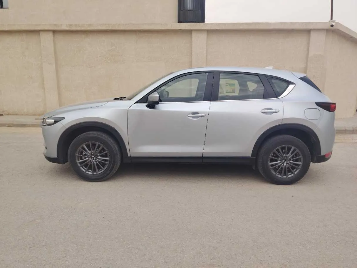Car image 8