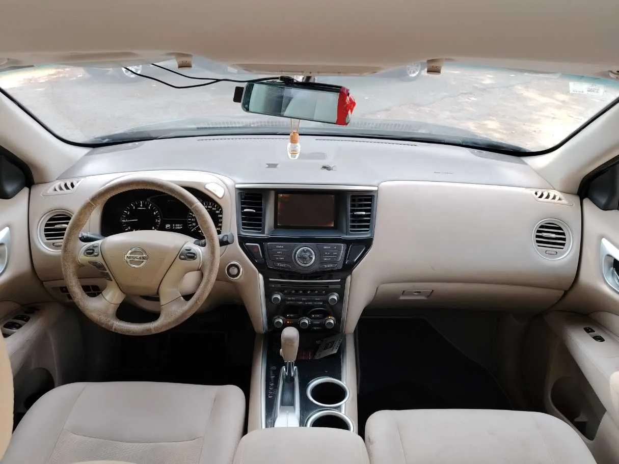 Car image 18