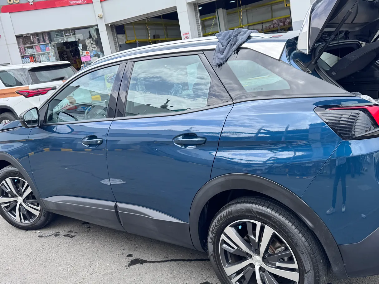 Car image 4