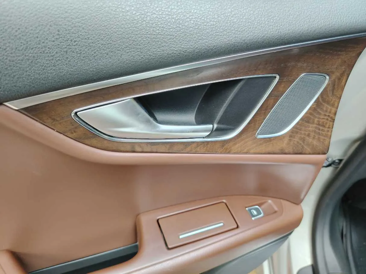 Car image 36