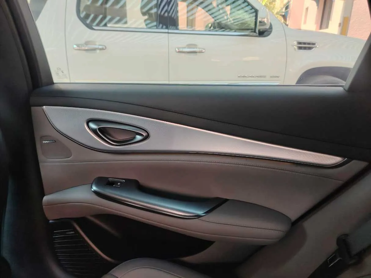 Car image 35