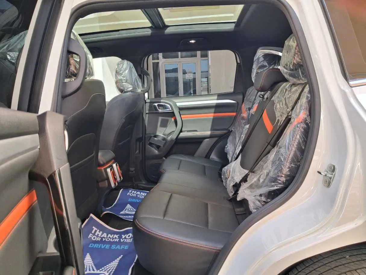 Car image 13