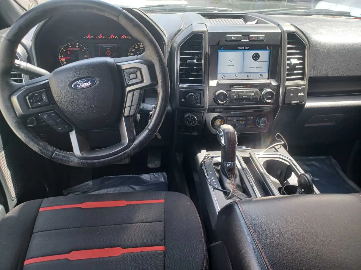 Car image 16