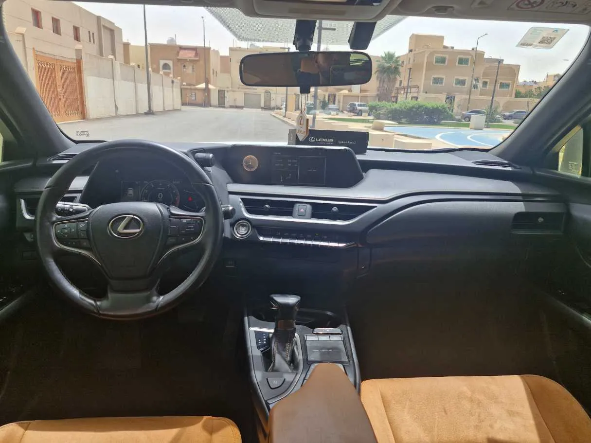 Car image 16
