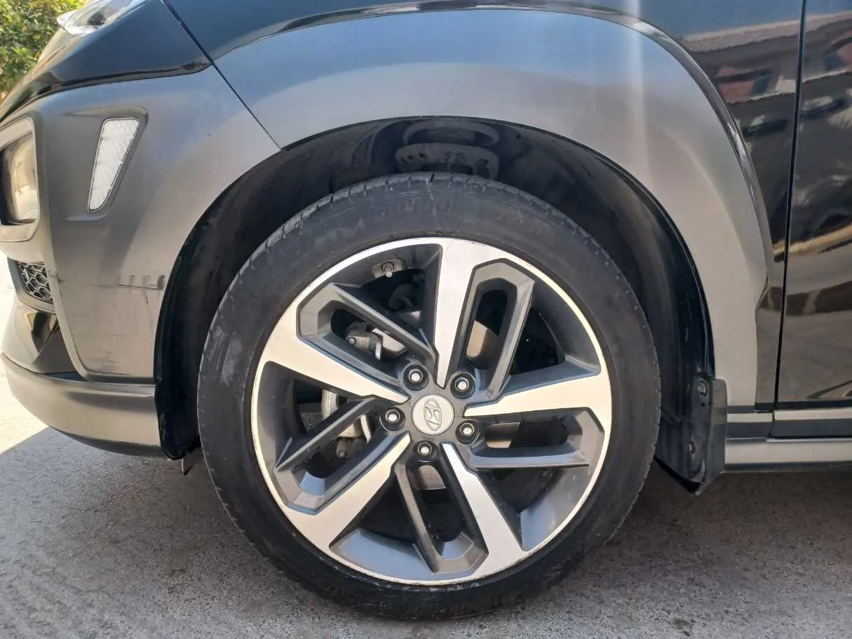 Car image 10