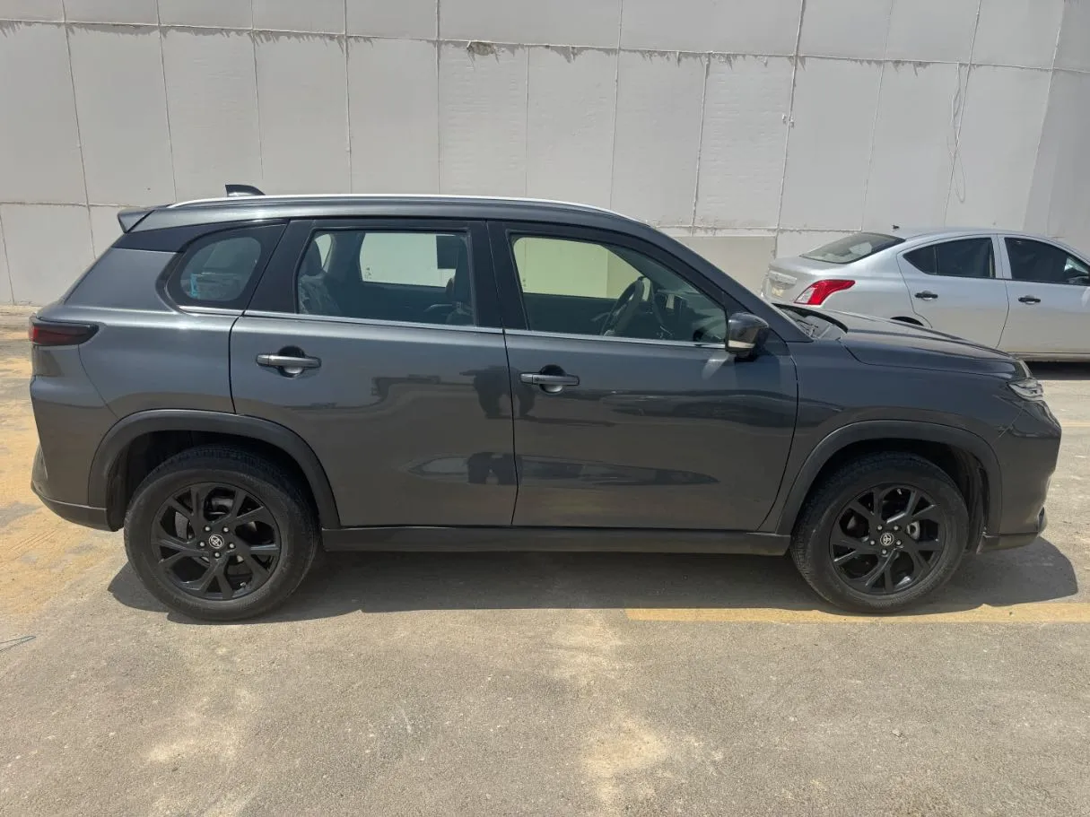 Car image 4