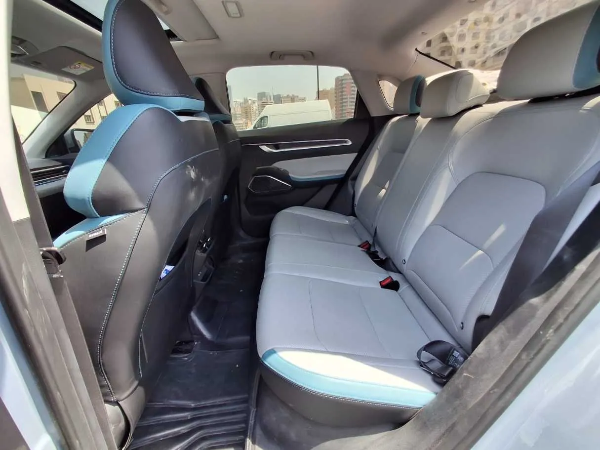 Car image 13