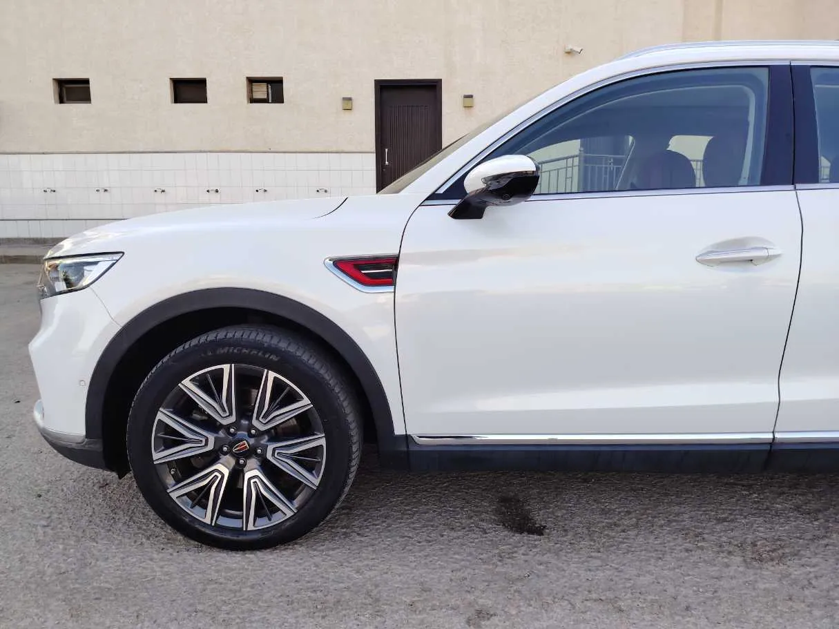 Car image 9