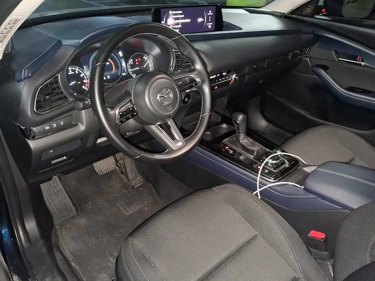 Car image 11