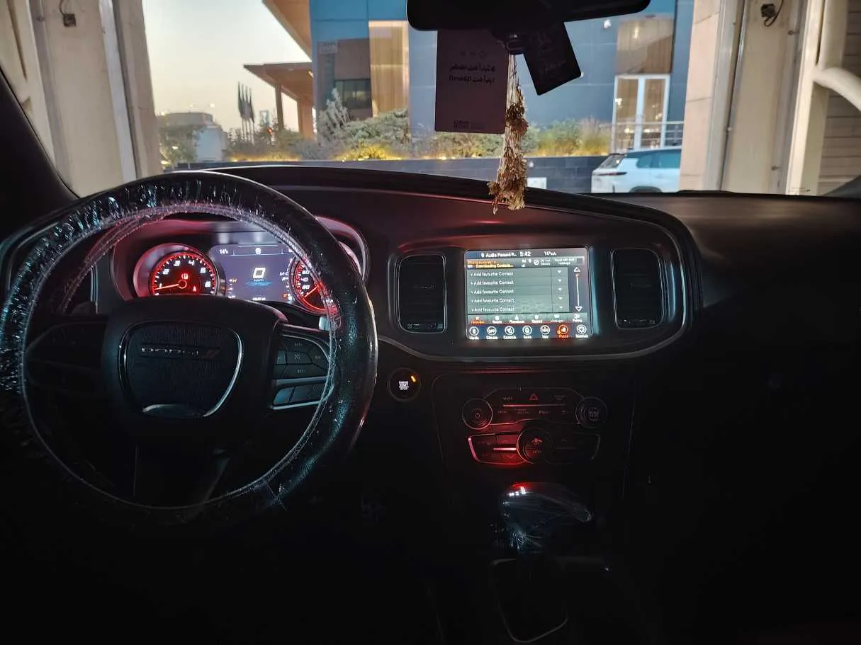Car image 17