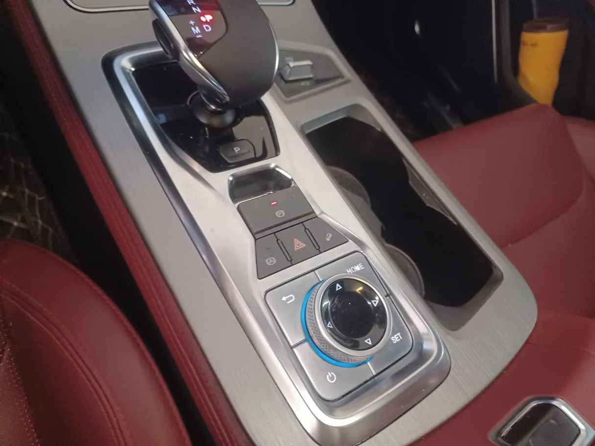 Car image 17