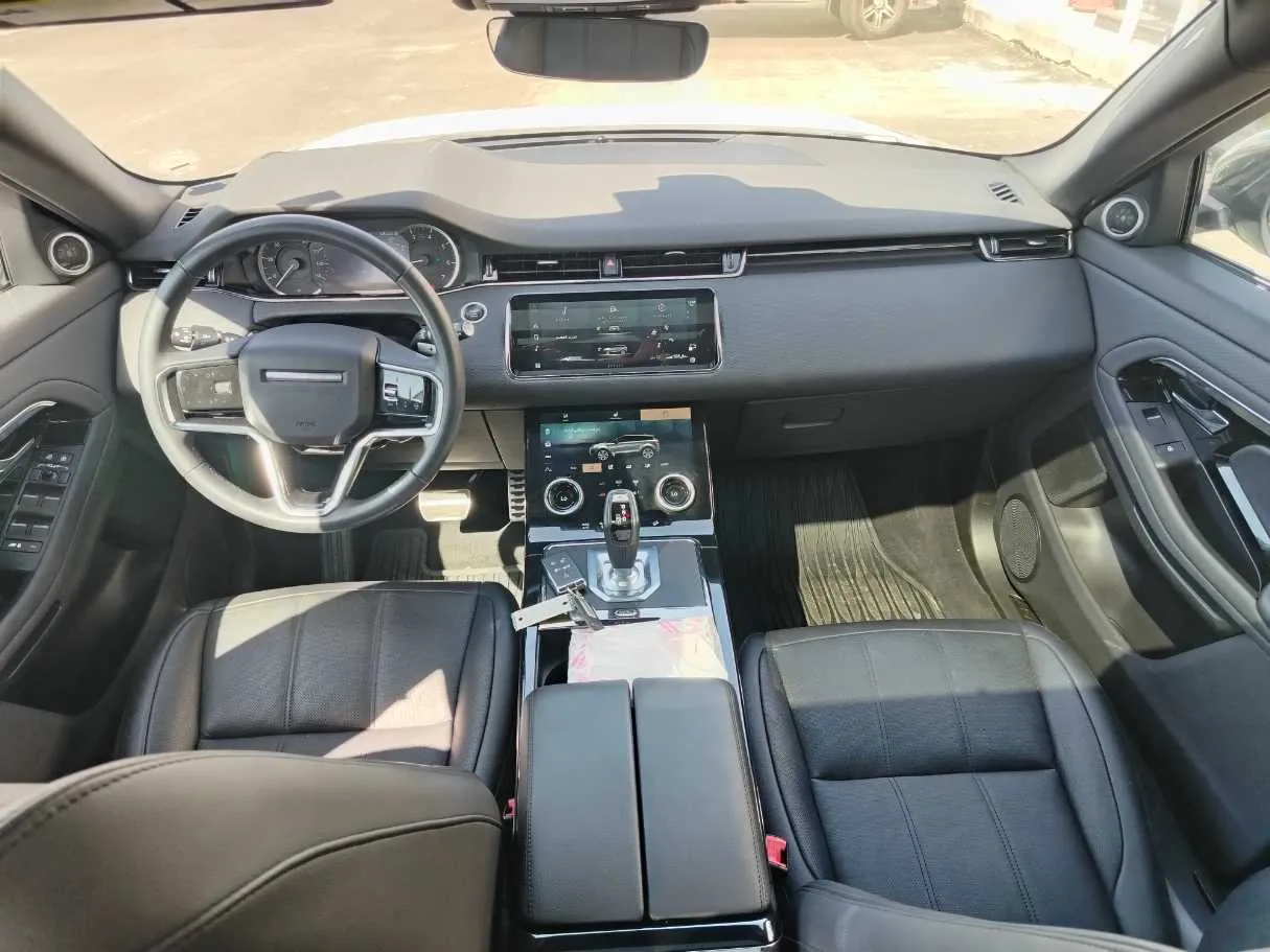 Car image 18