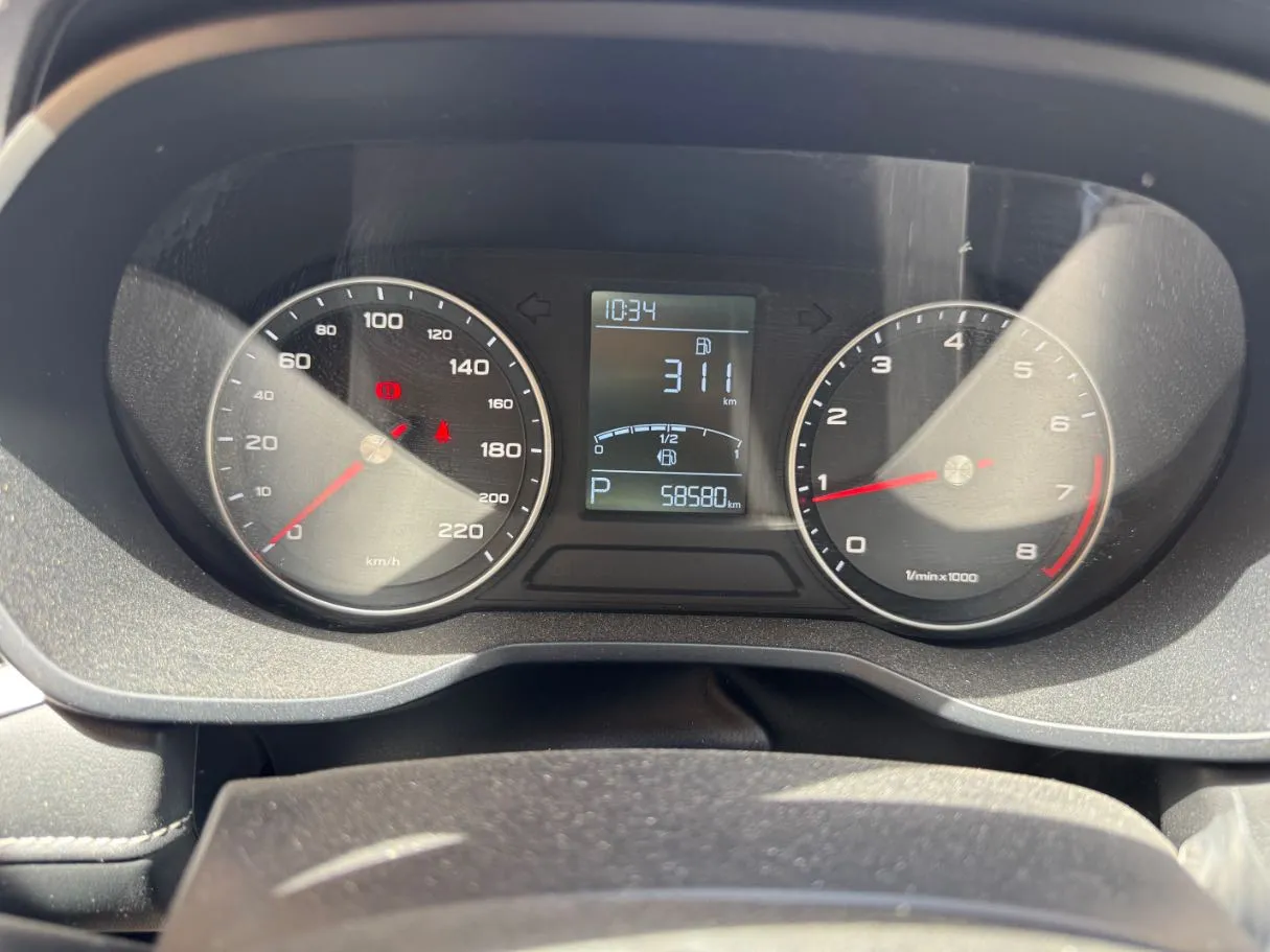 Car image 18
