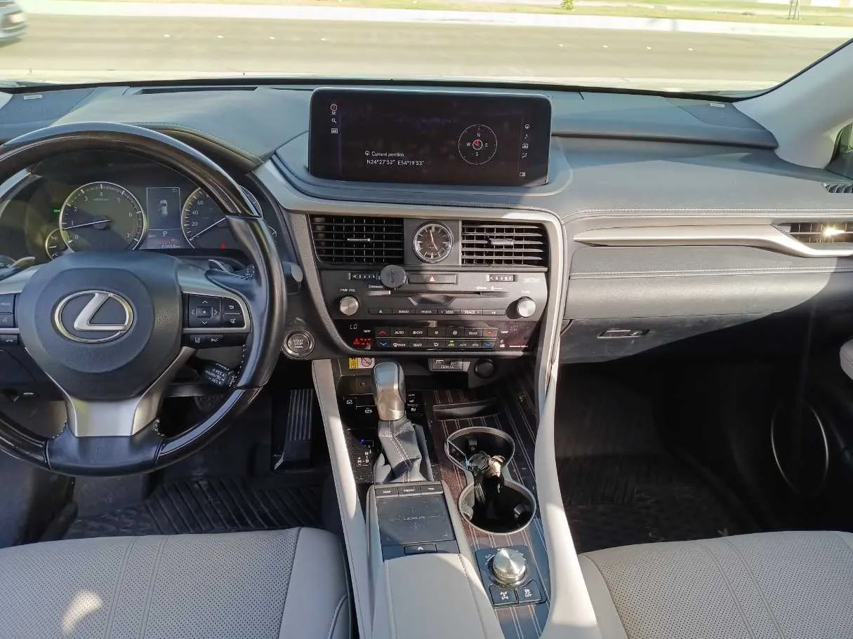 Car image 15