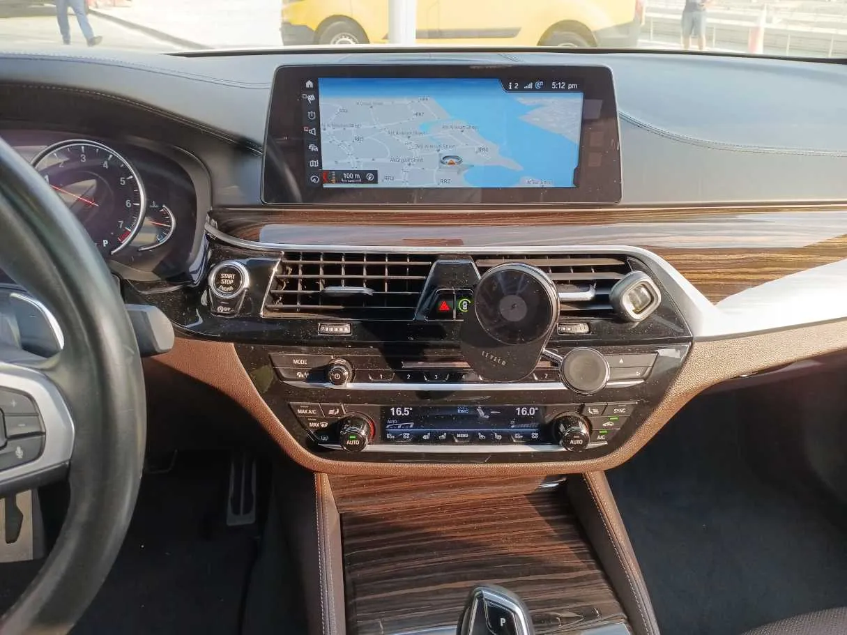 Car image 16
