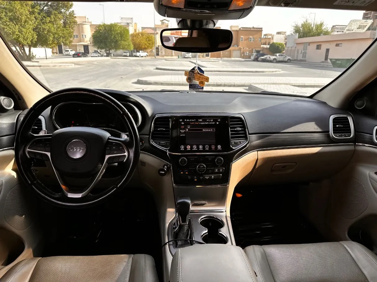 Car image 17