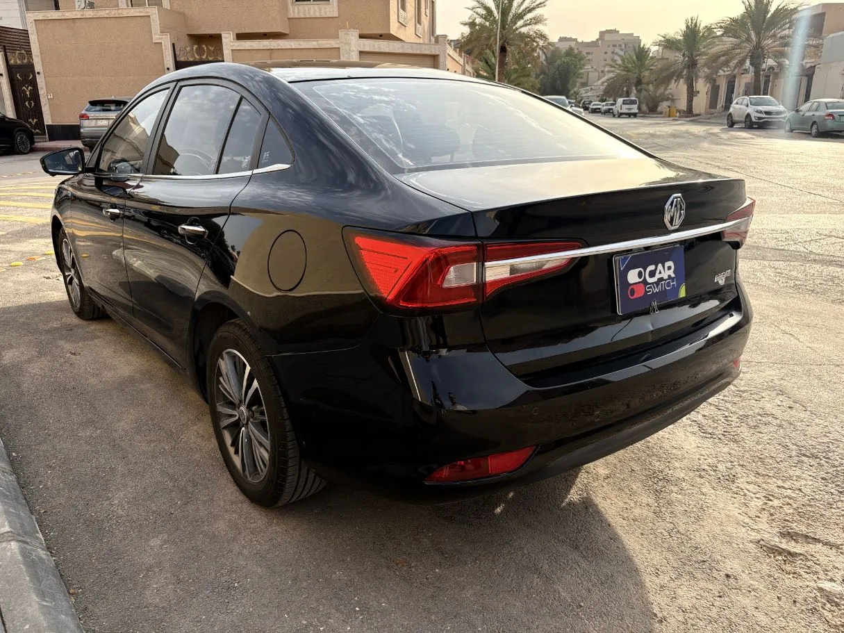 Car image 7