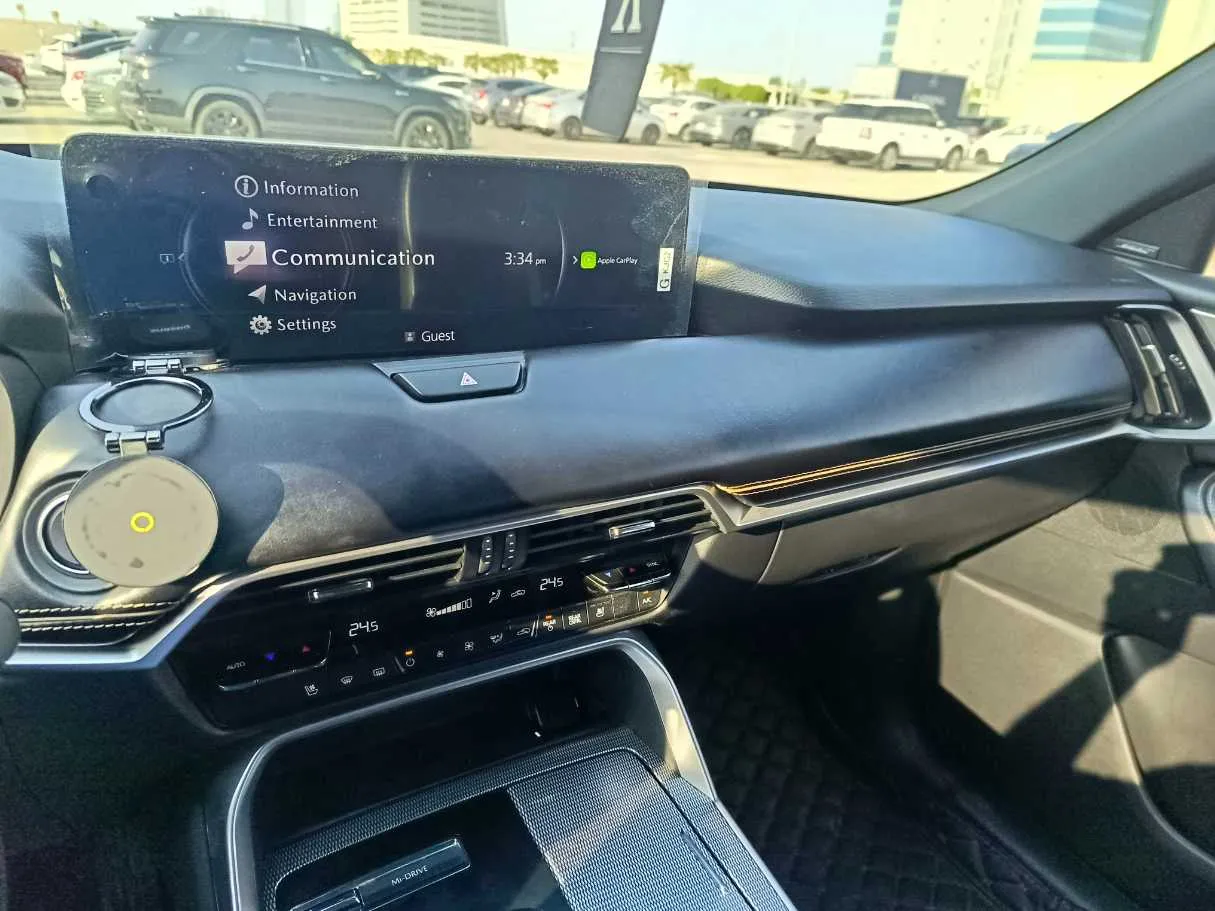 Car image 24