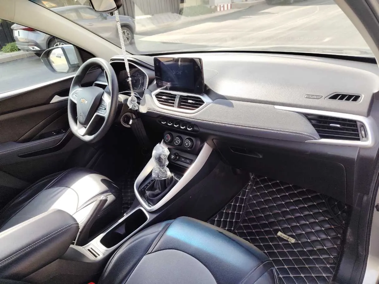Car image 14