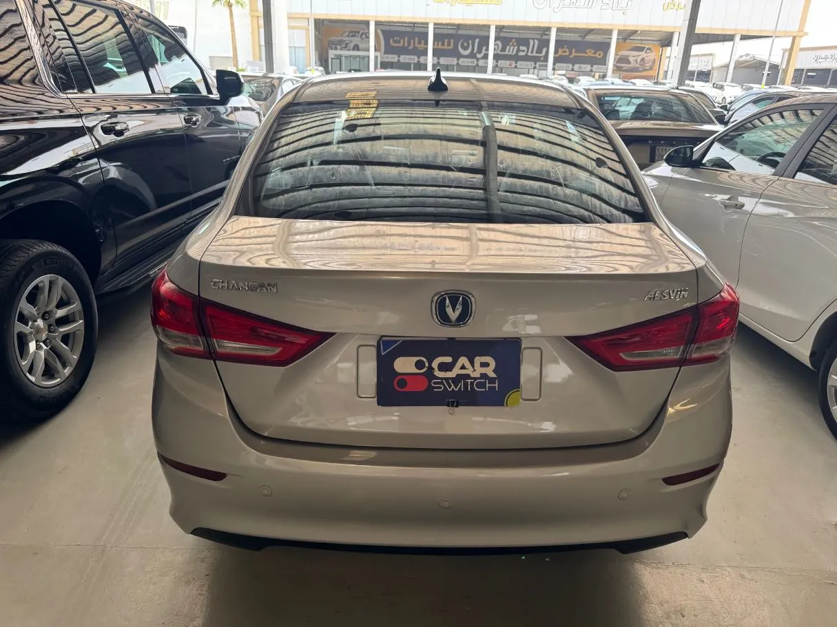 Car image 4