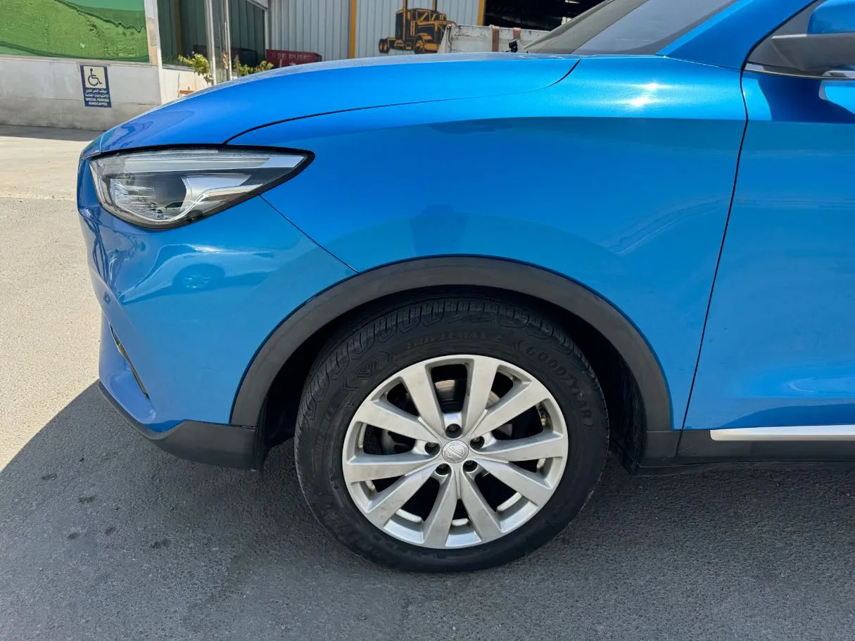 Car image 9