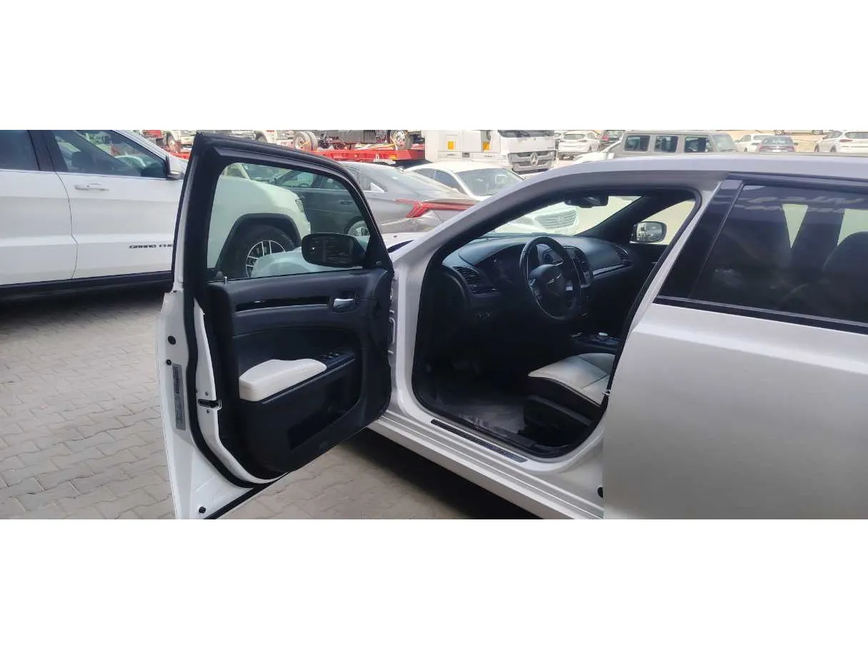 Car image 12