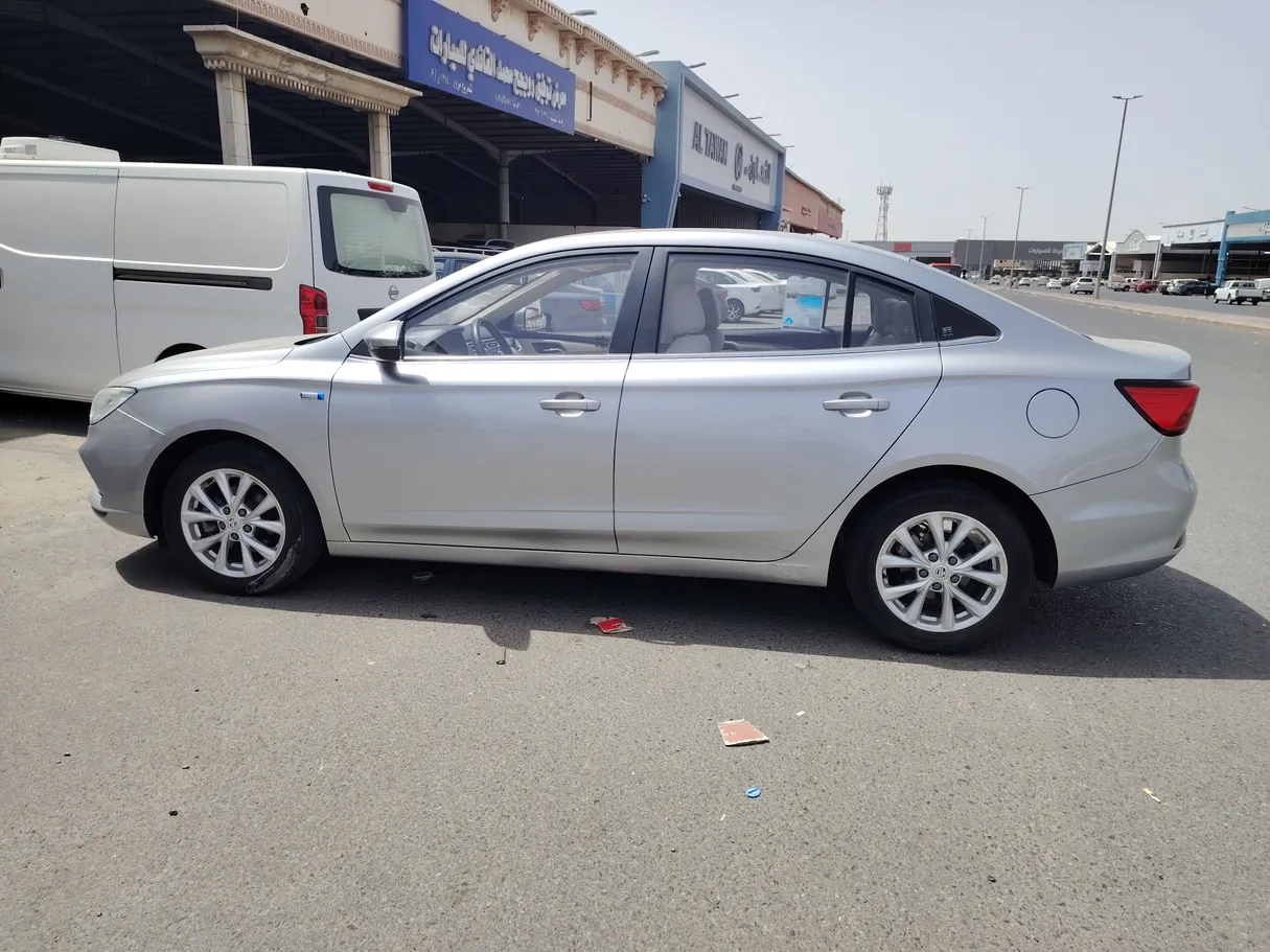 Car image 8