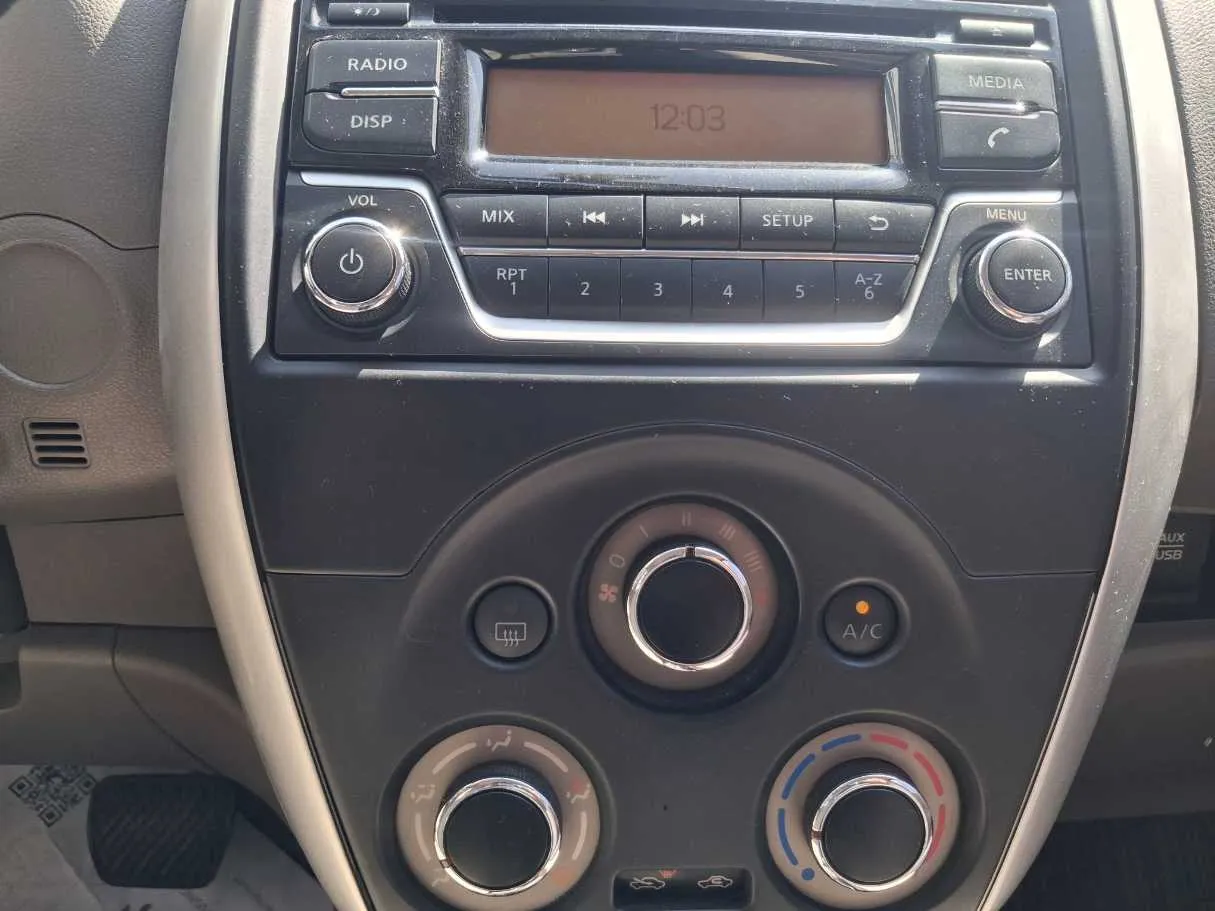 Car image 14