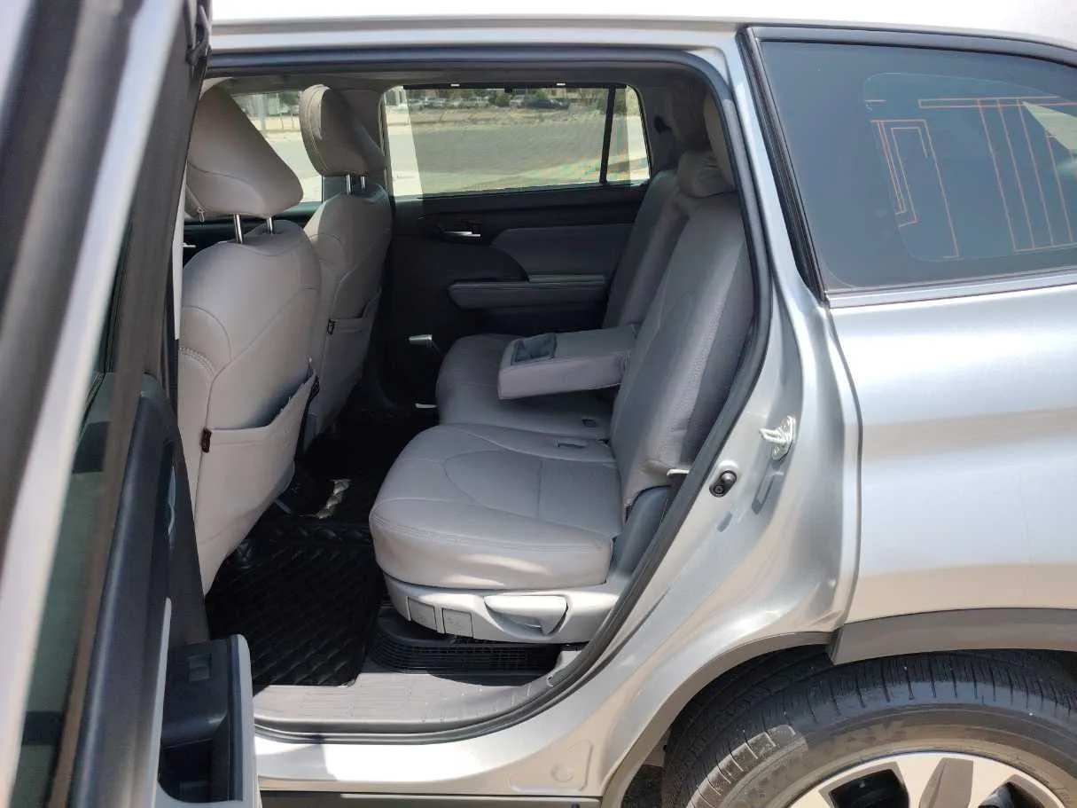 Car image 16