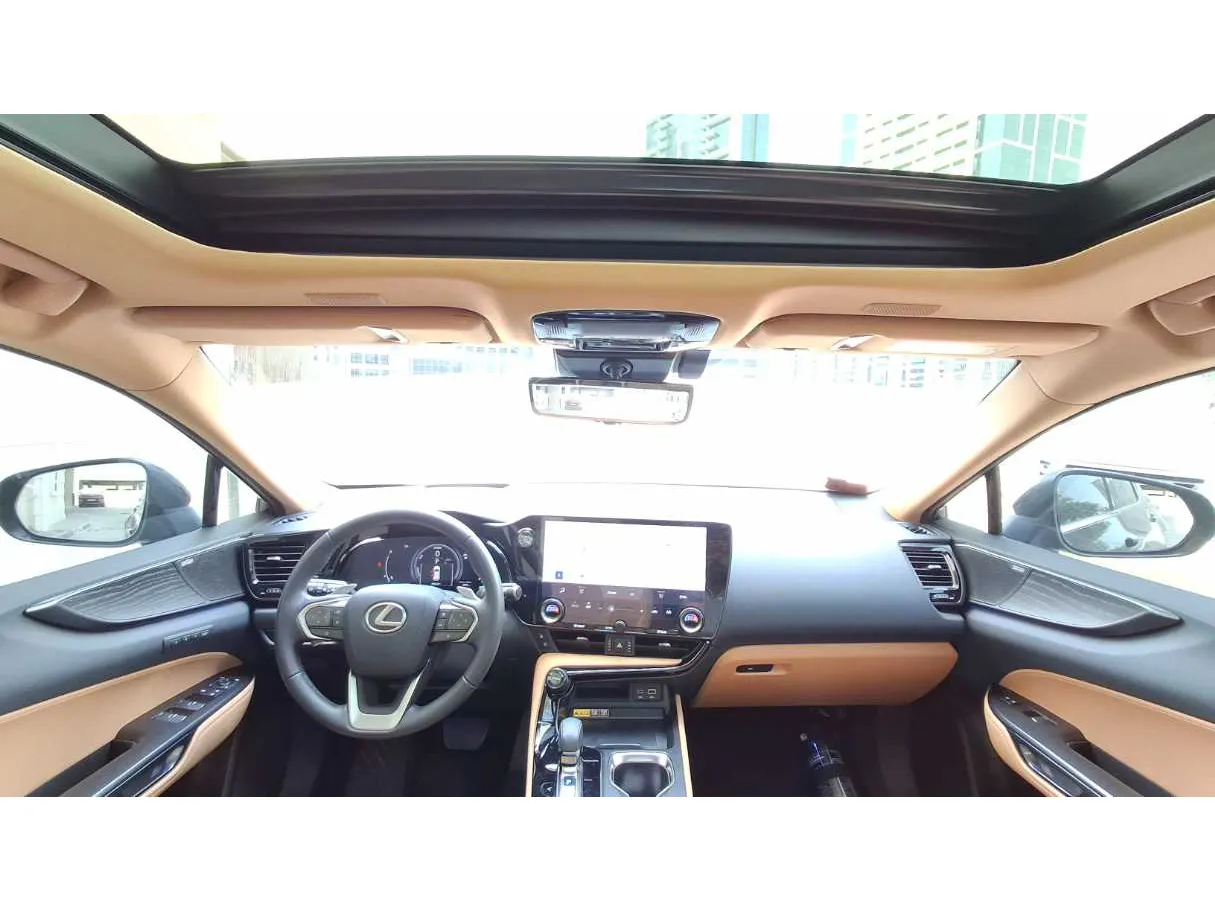 Car image 15