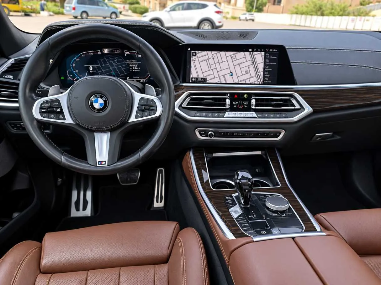 Car image 16