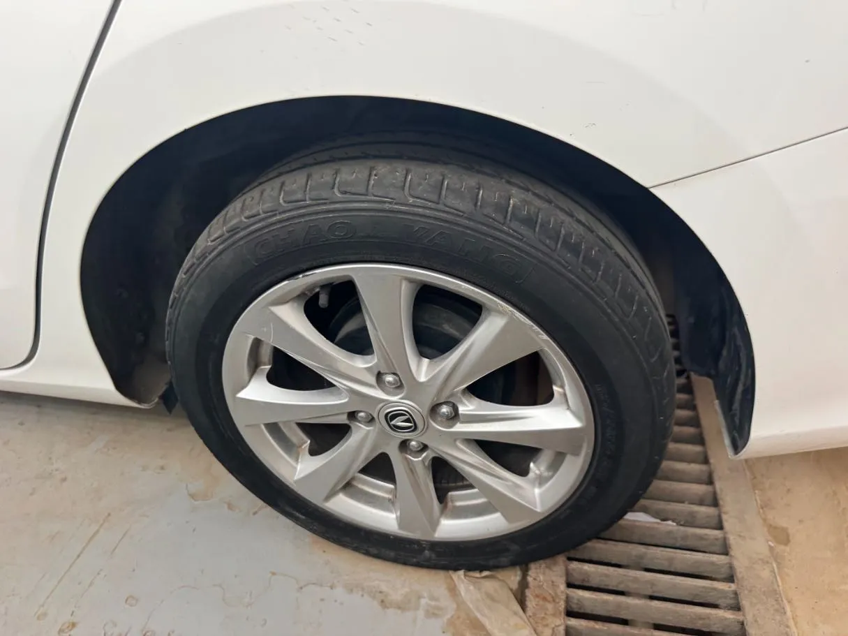 Car image 7