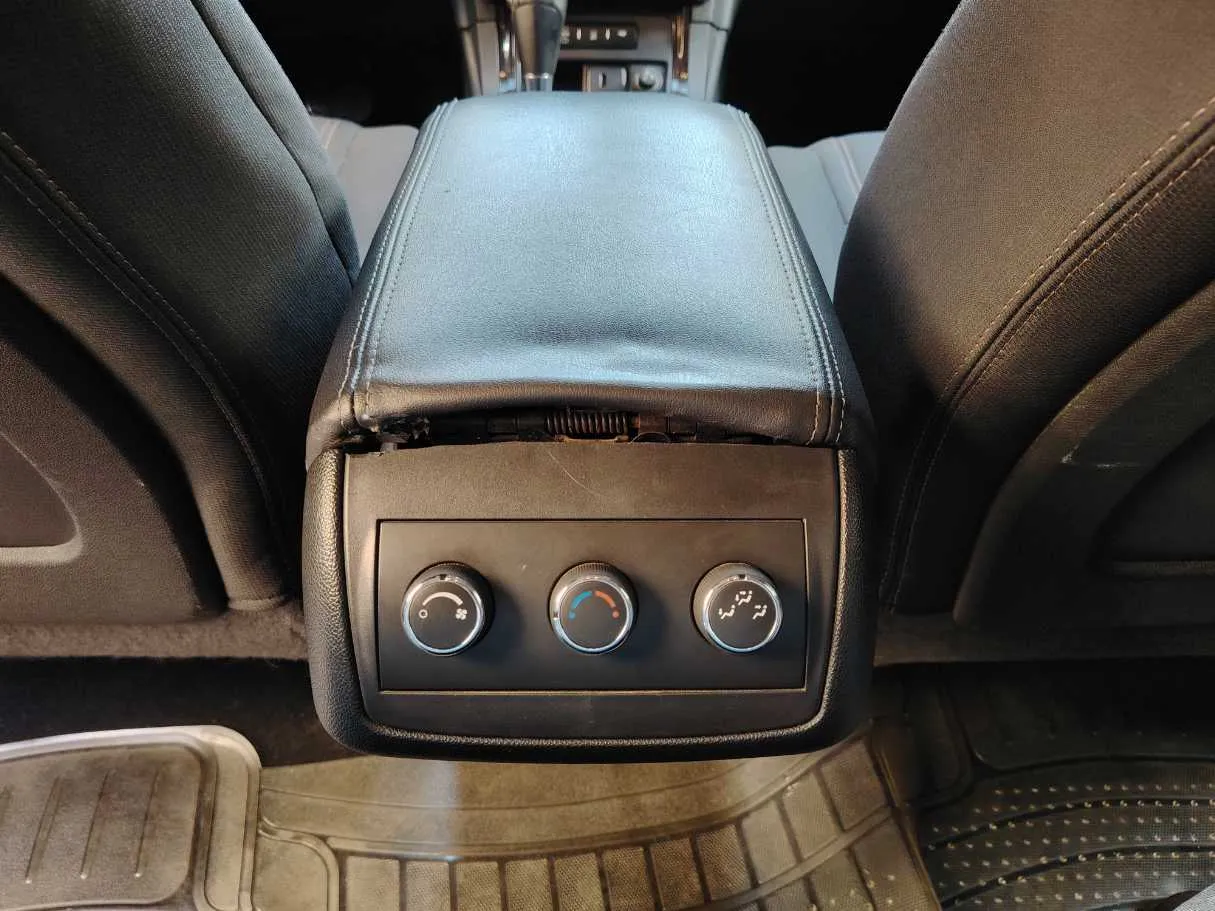 Car image 28