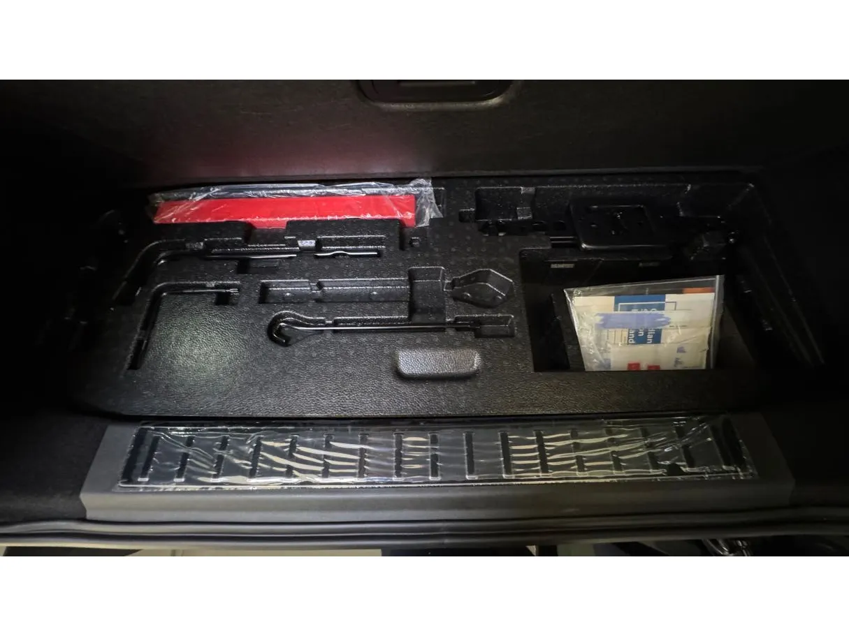Car image 26