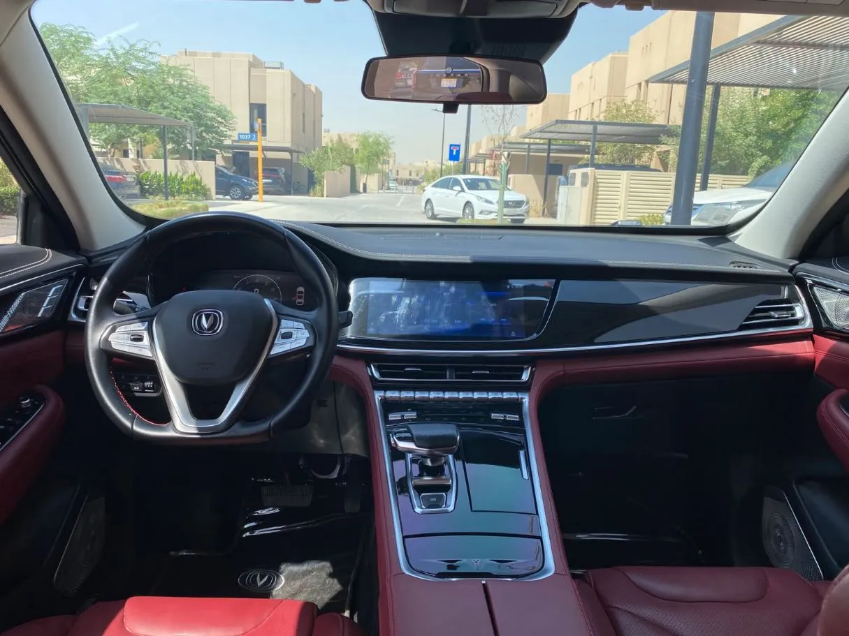 Car image 12