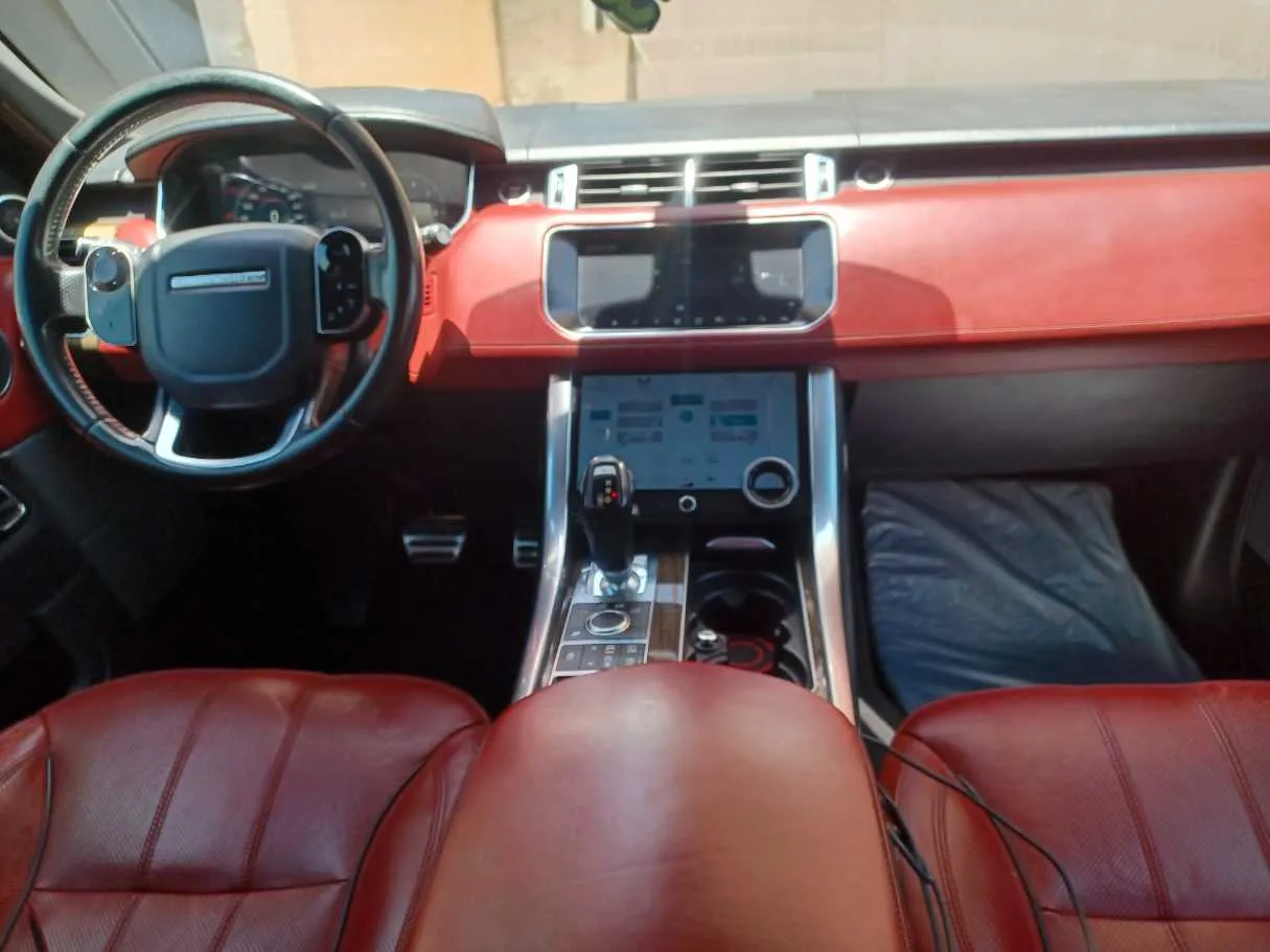 Car image 15