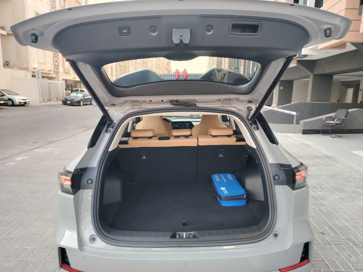Car image 23