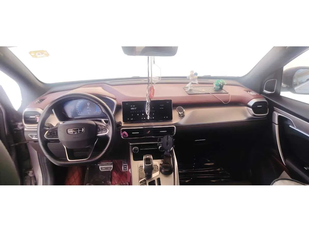 Car image 15