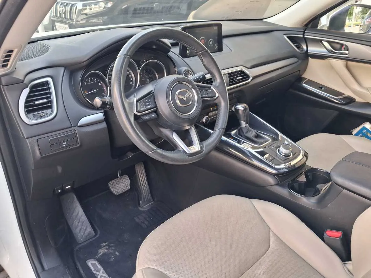 Car image 11