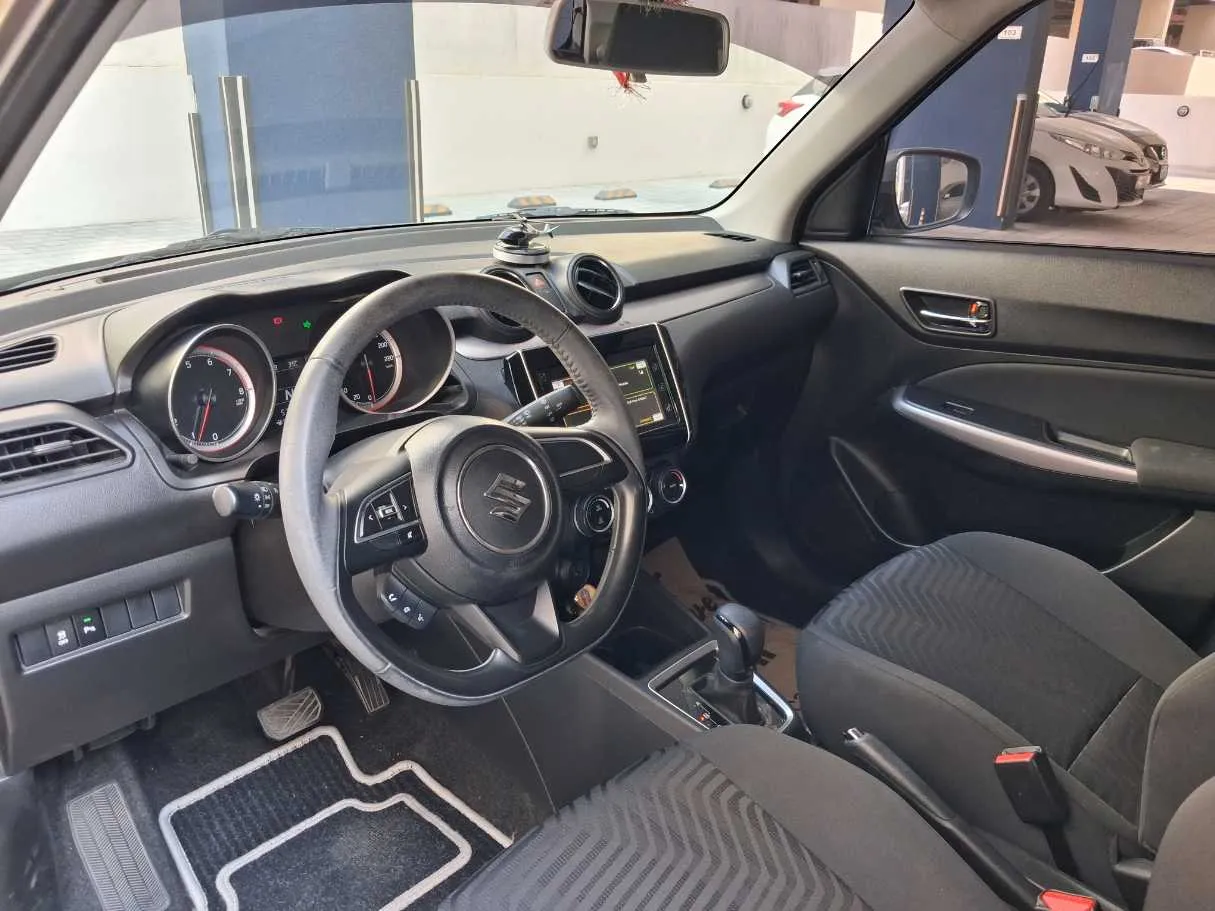 Car image 11