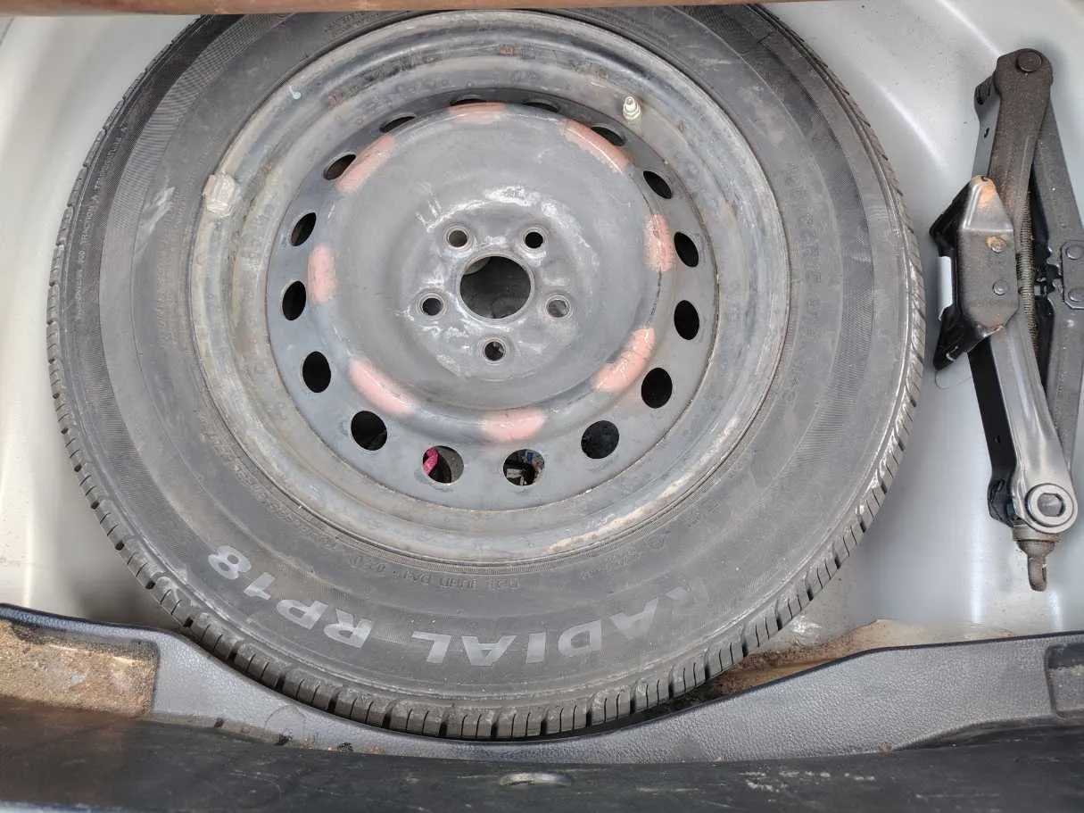 Car image 25